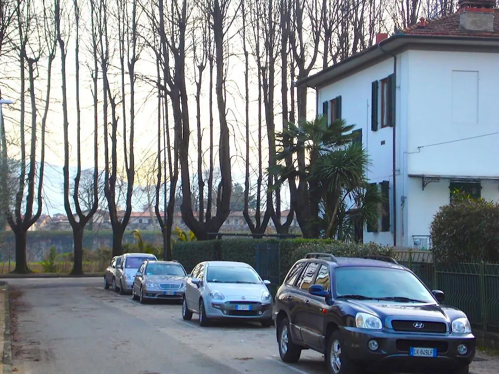 Appartamento Bianca Lucca 0*,